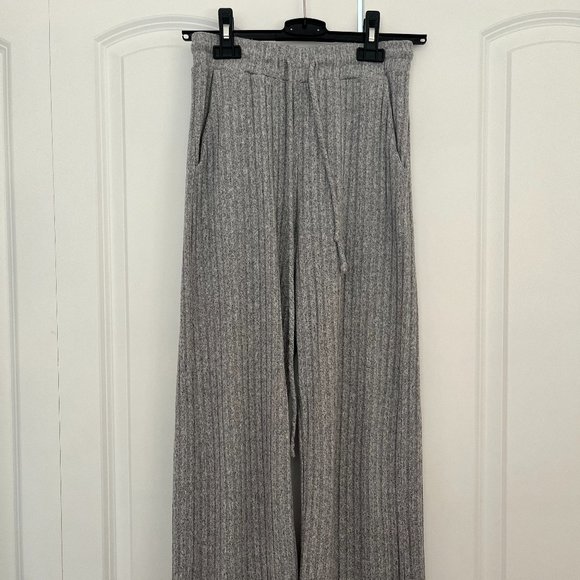 Gilli High-Waisted Loose Sweatpants - Picture 1 of 3
